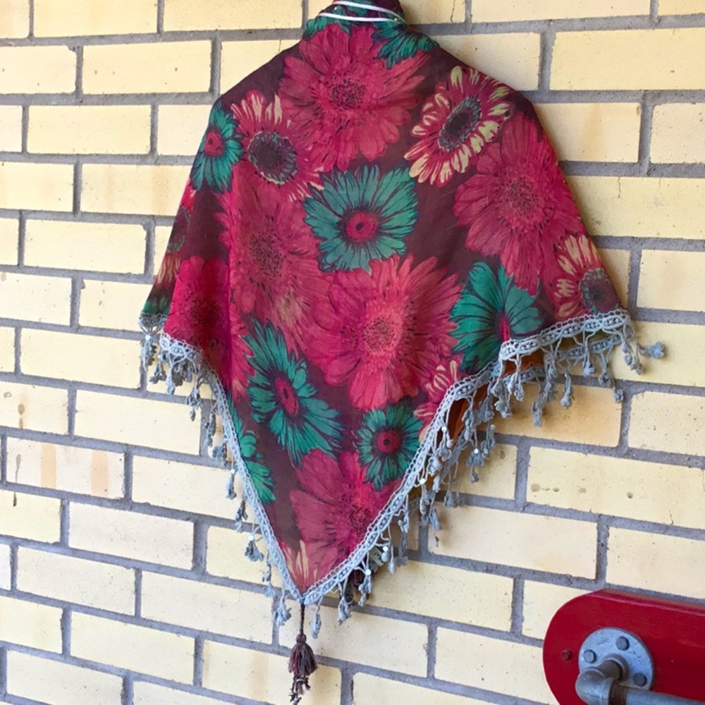 MANYUS Doubleweave Cotton Shawl with Charming Fringe. - Picture 4 of 10